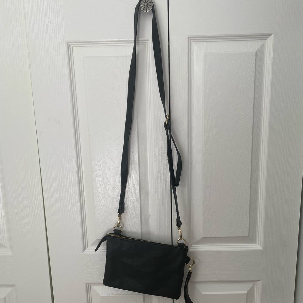 Adjustable strap shoulder bag